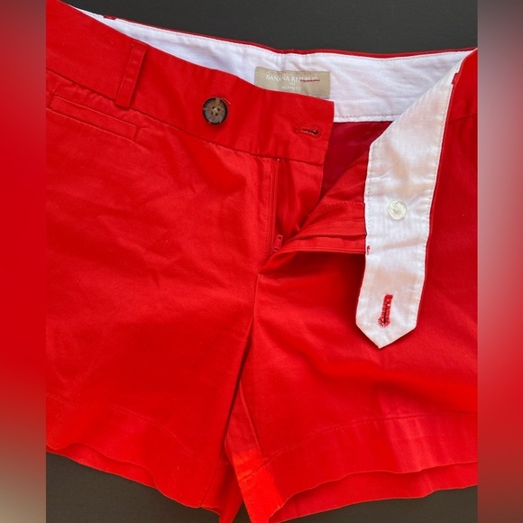 Banana Republic authentic chino shorts in orange. Like new condition. Size 6. - Picture 3 of 3